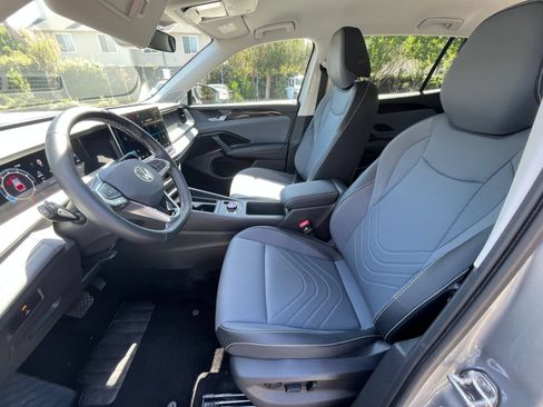 Used 2026 Volkswagen Tiguan SE AWD/4WD image 29