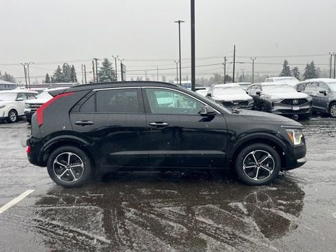 Certified 2023 Kia Niro SX image 8