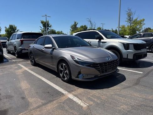 Used 2021 Hyundai Elantra Limited FWD image 6
