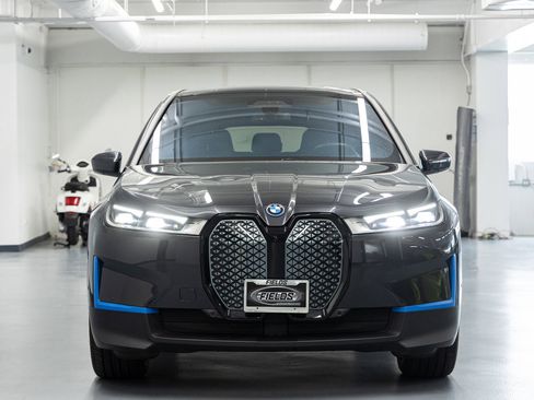 Used 2024 BMW iX xDrive50 w/ Convenience Package AWD/4WD image 7