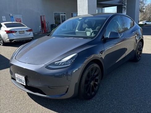 Used 2021 Tesla Model Y Long Range image 2