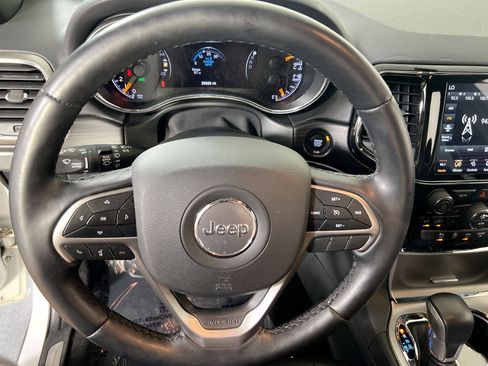 Used 2022 Jeep Grand Cherokee Limited image 11