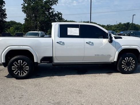Used 2024 GMC Sierra 2500 Denali Ultimate w/ Max Trailering Package AWD/4WD image 2