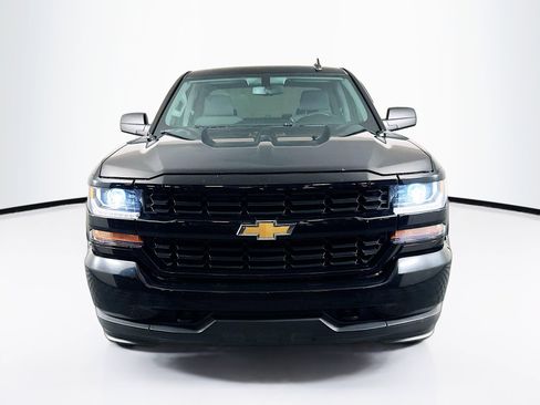 Used 2018 Chevrolet Silverado 1500 Custom w/ Custom Value Package image 2