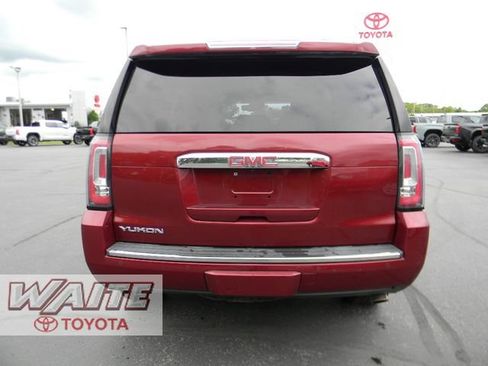 Used 2017 GMC Yukon Denali w/ Open Road Package AWD/4WD image 3