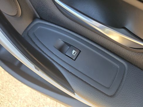 Used 2014 BMW 320i Sedan image 11