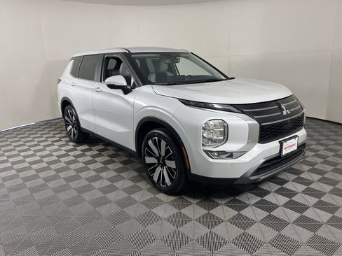 Used 2025 Mitsubishi Outlander SE FWD image 16