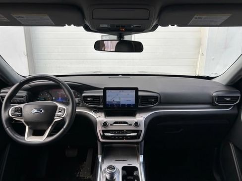 Used 2023 Ford Explorer XLT w/ Equipment Group 202A AWD/4WD image 10