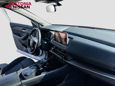 Used 2025 Nissan Rogue SV AWD/4WD image 35