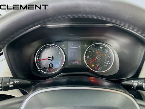 Used 2020 Toyota RAV4 XLE Premium image 18