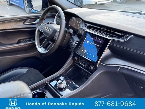 Used 2024 Jeep Grand Cherokee L Laredo image 5