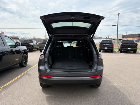 New 2026 Jeep Grand Cherokee Altitude AWD/4WD image 5