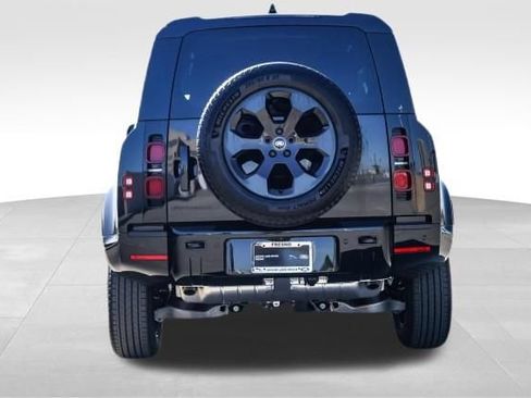 Certified 2025 Land Rover Defender 90 X-Dynamic SE AWD/4WD image 5
