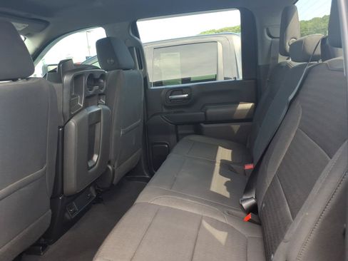 Used 2022 Chevrolet Silverado 2500 Custom w/ Custom Convenience Package AWD/4WD image 8