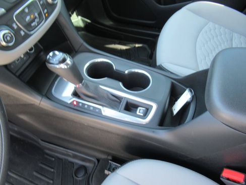 Used 2019 Chevrolet Equinox LS w/ LS Convenience Package FWD image 18