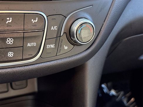 Used 2024 Chevrolet Equinox LT image 35