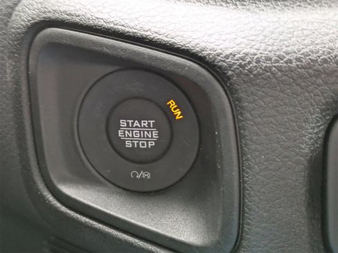 Used 2025 Jeep Wrangler Sport image 34