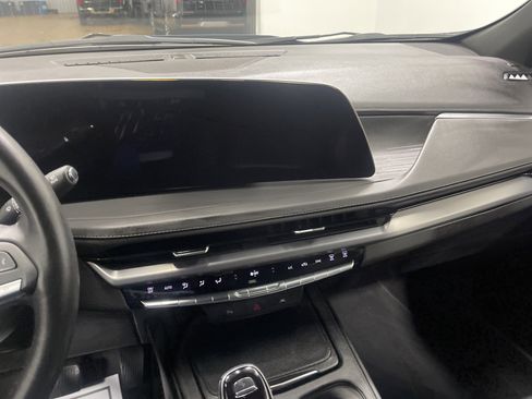 Used 2025 Cadillac XT4 Premium Luxury image 29