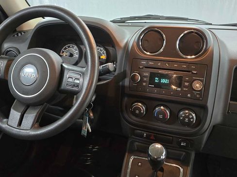 Used 2017 Jeep Patriot Sport w/ Power Value Group AWD/4WD image 11