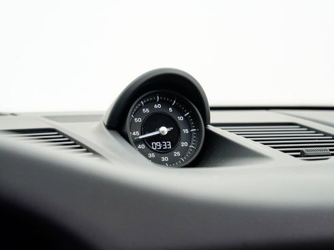 Used 2023 Porsche 911 Carrera image 18