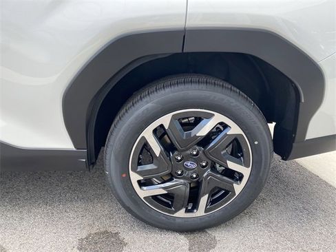 Certified 2025 Subaru Forester Limited w/ Popular Package image 9