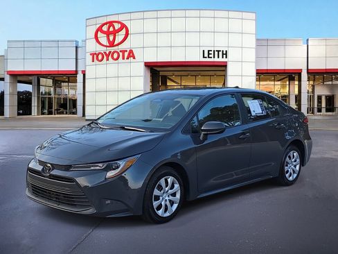 Used 2024 Toyota Corolla LE image 1