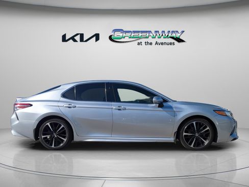 Used 2019 Toyota Camry XSE image 8