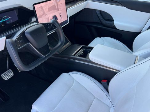 Used 2022 Tesla Model X Plaid image 10