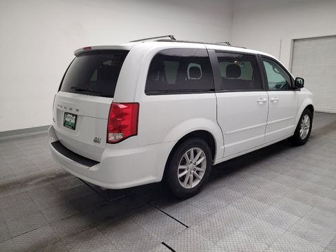 Used 2016 Dodge Grand Caravan SXT image 9