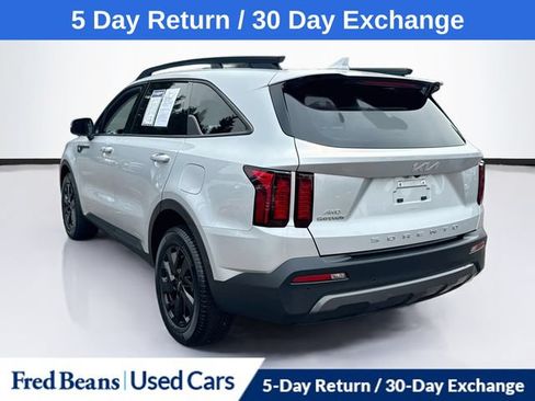 Used 2022 Kia Sorento S w/ Panoramic Sunroof Package AWD/4WD image 7