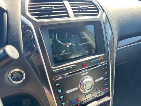 Used 2018 Ford Explorer Platinum AWD/4WD image 19