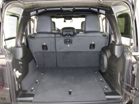 New 2026 Jeep Wrangler Unlimited Sahara AWD/4WD image 17