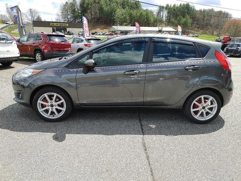 Used 2019 Ford Fiesta SE w/ Equipment Group 201A FWD image 2
