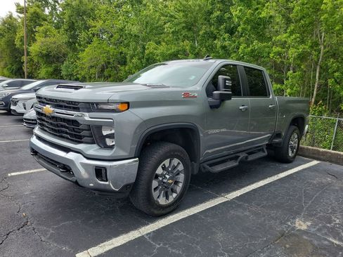 Used 2024 Chevrolet Silverado 2500 LT image 3