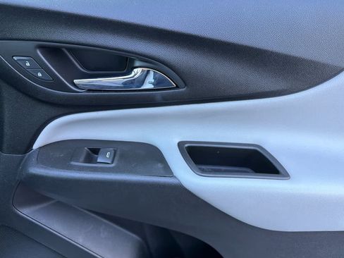 Used 2022 Chevrolet Equinox LT w/ LPO, Floor Liner Package FWD image 18