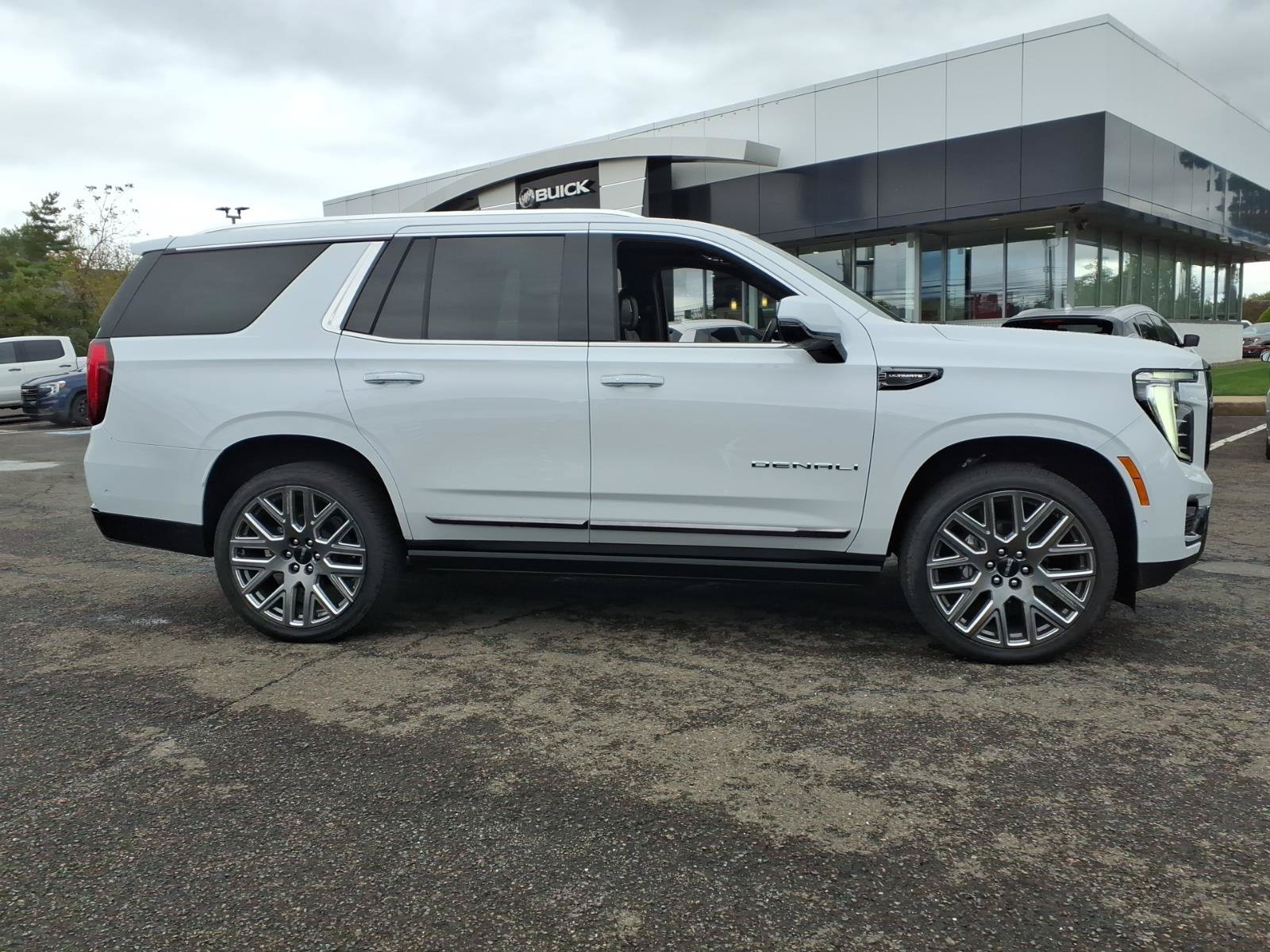 Used 2026 GMC Yukon Denali Ultimate AWD/4WD image 2