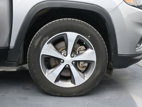 Used 2020 Jeep Cherokee Limited AWD/4WD image 38