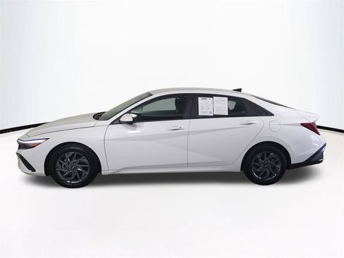 Used 2024 Hyundai Elantra SEL FWD image 8