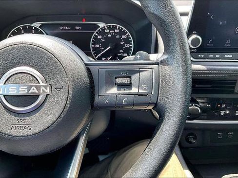 Used 2024 Nissan Rogue S AWD/4WD image 18