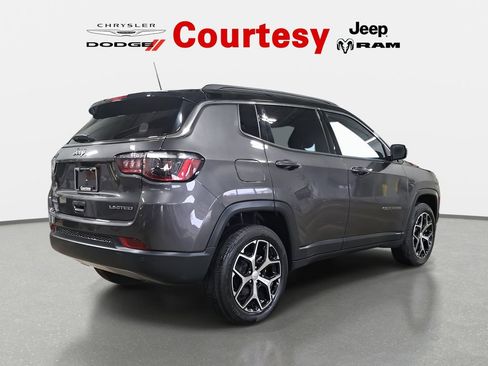 Certified 2024 Jeep Compass Limited image 3