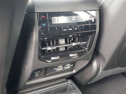 New 2025 Jeep Grand Cherokee L Altitude image 13
