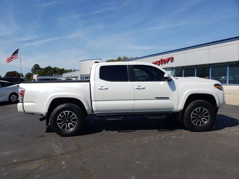Used 2022 Toyota Tacoma TRD Sport image 8