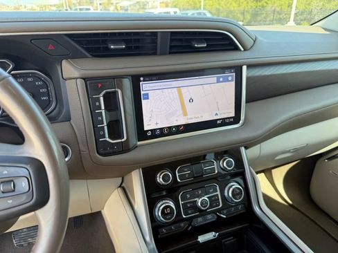 Used 2021 GMC Yukon Denali w/ Advanced Technology Package image 18