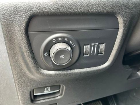 Used 2023 Jeep Grand Cherokee Limited w/ Black Appearance Package AWD/4WD image 19