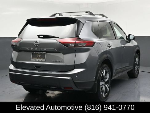 Used 2025 Nissan Rogue SL AWD/4WD image 4