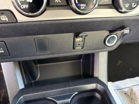 Used 2016 Toyota Tacoma SR5 image 6