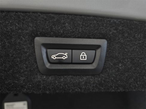 Used 2019 BMW 540i w/ Convenience Package image 30