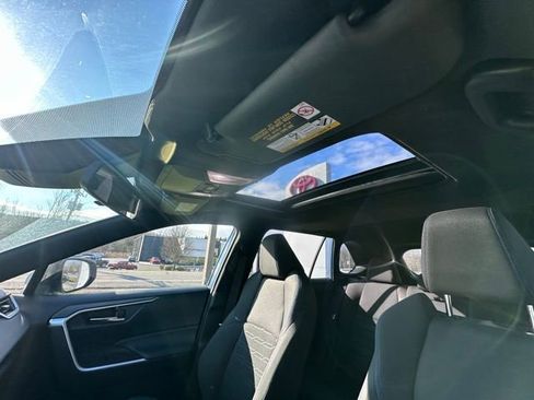 Used 2023 Toyota RAV4 SE w/ Convenience Package image 13