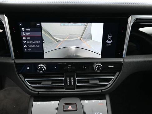 Certified 2025 Porsche Macan AWD/4WD image 20
