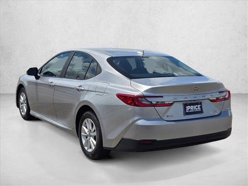 Used 2025 Toyota Camry LE image 8